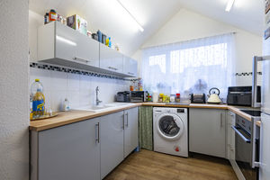 kitchen- click for photo gallery